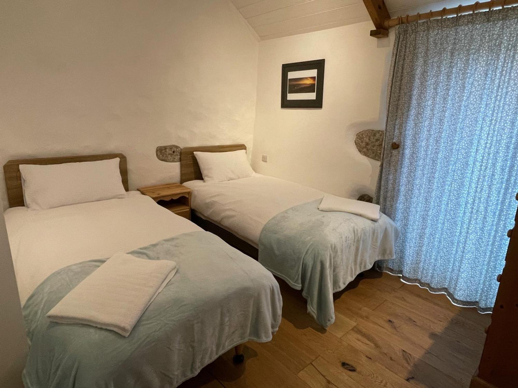 Trengothal Barn Lägenhet Porthcurno Exteriör bild